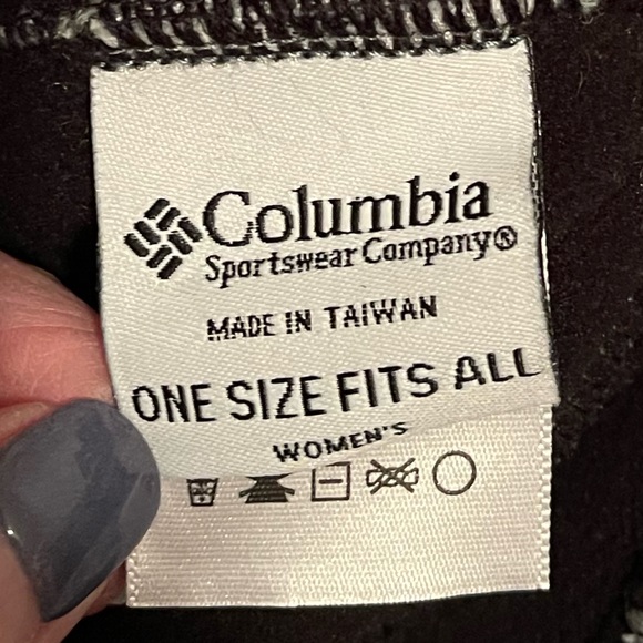 NWOT. Women’s Columbia beanie. Never worn. - Picture 4 of 5